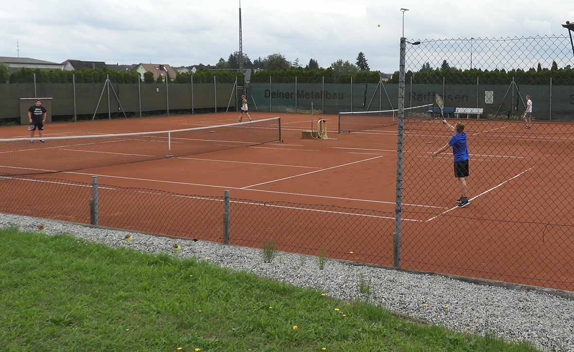 Tennis Spielbetrieb klein